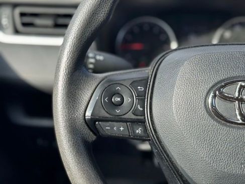 Used 2020 Toyota RAV4 LE image 23