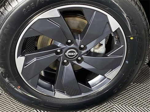 Used 2024 Nissan Rogue SV image 30