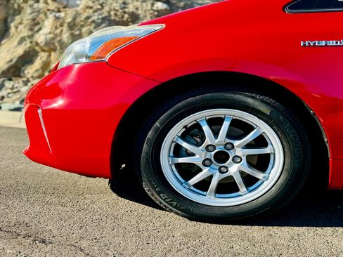 Used 2012 Toyota Prius V Two image 31