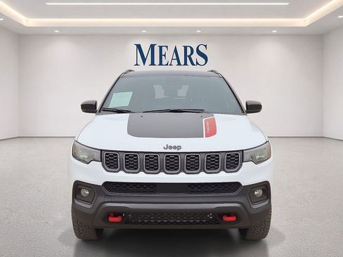 Used 2025 Jeep Compass Trailhawk AWD/4WD image 8
