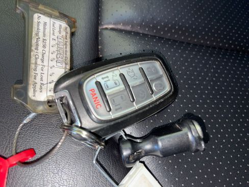Used 2023 Chrysler Pacifica Touring-L FWD image 25