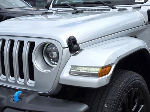 Used 2023 Jeep Wrangler Unlimited Sahara w/ Cold Weather Group AWD/4WD image 8