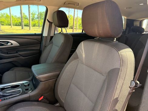 Used 2019 Chevrolet Traverse LT FWD image 13