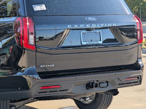 New 2025 Ford Expedition Active image 6