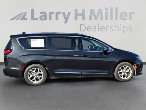 Used 2020 Chrysler Pacifica Limited image 6