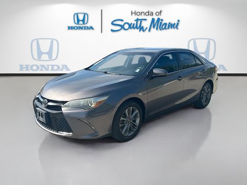 Used 2017 Toyota Camry SE FWD image 3