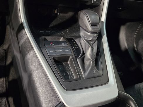 Used 2024 Toyota RAV4 XLE image 32