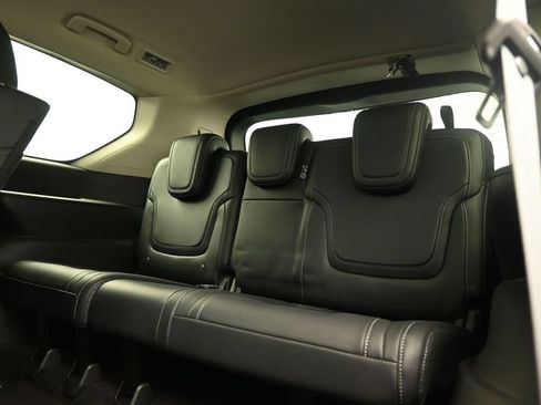 Used 2025 Nissan Armada SV AWD/4WD image 13