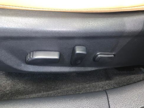 Used 2024 Nissan Sentra SV w/ SV Premium Package image 17