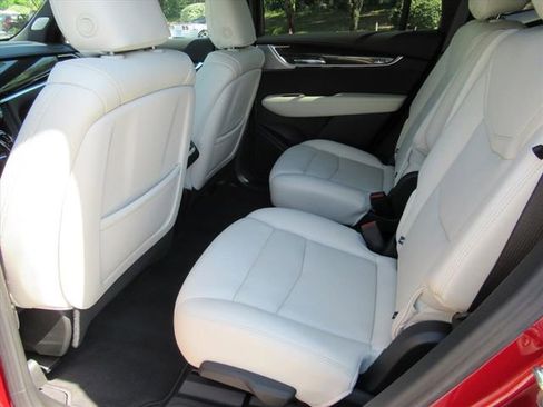 Used 2024 Cadillac XT6 Sport w/ Technology Package AWD/4WD image 35