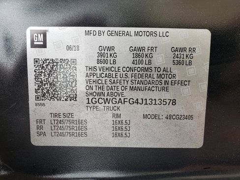 Used 2018 Chevrolet Express 2500 w/ Driver Convenience Package RWD image 25