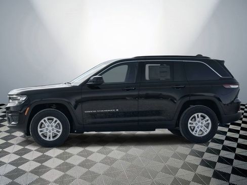 New 2025 Jeep Grand Cherokee Laredo w/ Luxury Tech Group I image 2