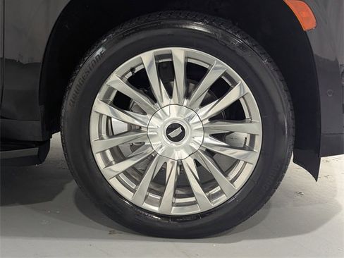 Used 2023 Cadillac Escalade ESV Premium Luxury image 32