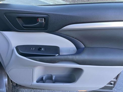 Used 2019 Toyota Highlander LE image 44