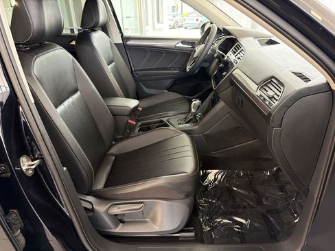 Used 2024 Volkswagen Tiguan SE FWD image 24