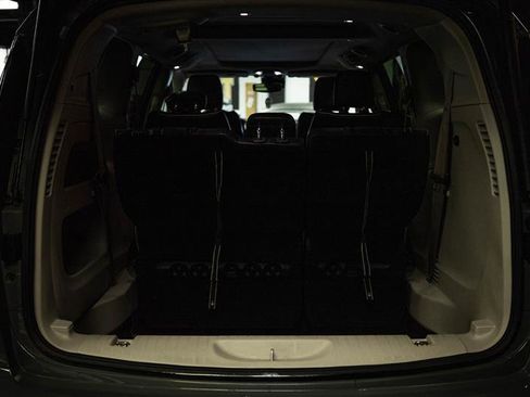 Used 2023 Chrysler Pacifica Limited image 7