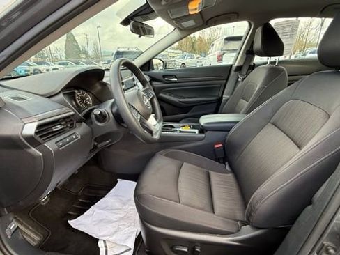 Used 2024 Nissan Altima 2.5 SV image 11