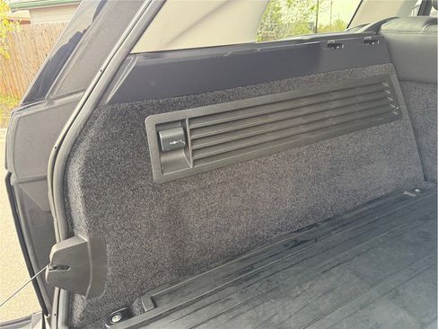 Used 2018 Land Rover Range Rover HSE image 40