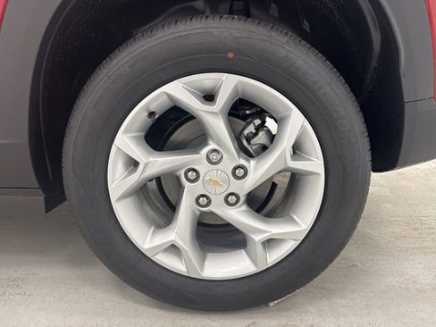 New 2026 Chevrolet Trax LS w/ LS Convenience Package FWD image 32