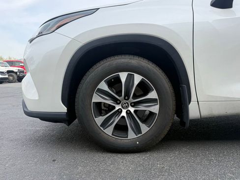 Used 2021 Toyota Highlander XLE image 28