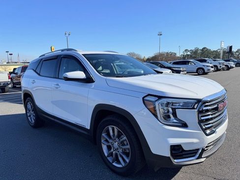 Used 2023 GMC Terrain SLT w/ Infotainment Package II image 4