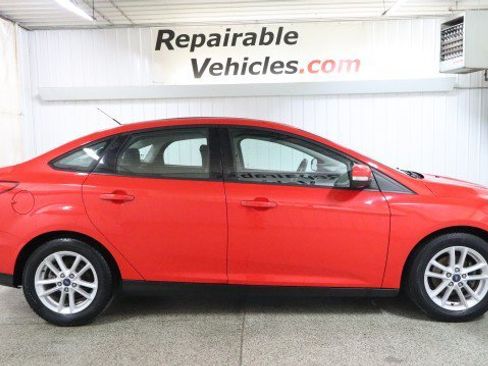 Used 2017 Ford Focus SE FWD image 4