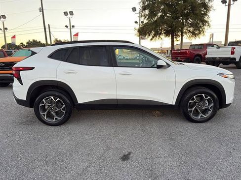 Used 2024 Chevrolet Trax LT image 8