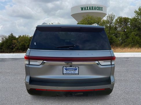 Used 2023 Lincoln Navigator Reserve image 4