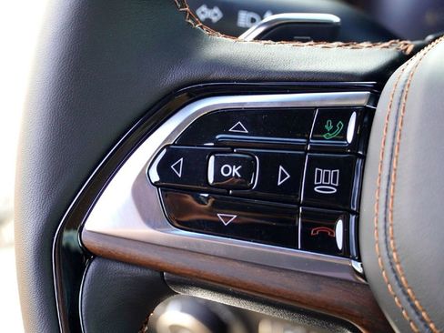 New 2025 Jeep Grand Cherokee L Summit w/ Obsidian Package image 17