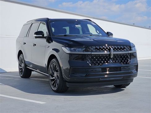 New 2025 Lincoln Navigator Reserve w/ Jet Appearance Package image 3