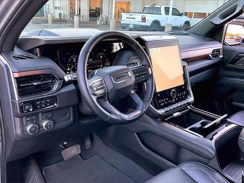 Used 2025 GMC Yukon Denali image 17