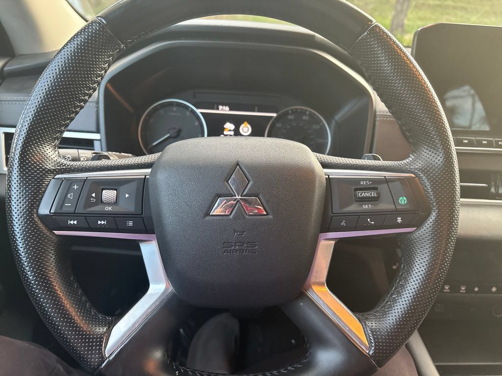 Used 2024 Mitsubishi Outlander FWD image 15