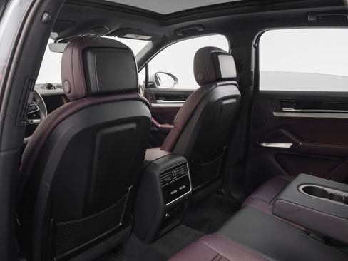 Used 2025 Porsche Cayenne E-Hybrid image 46