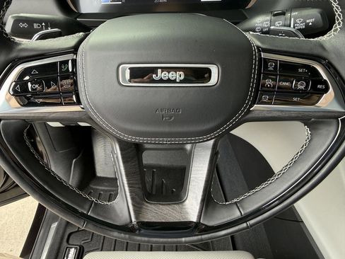 Used 2023 Jeep Grand Cherokee L Overland w/ Advanced Protech Group III image 21