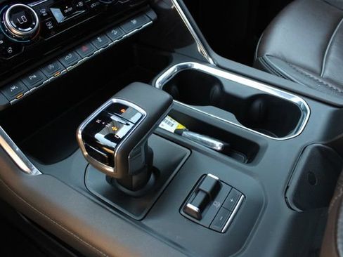 Used 2024 GMC Sierra 1500 Denali AWD/4WD image 18