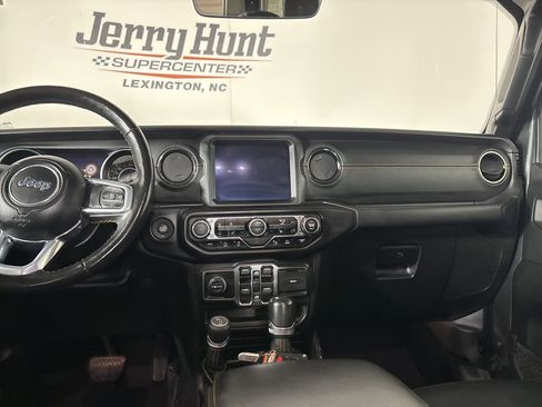 Used 2021 Jeep Gladiator Overland image 24