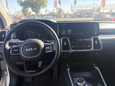 Used 2023 Kia Sorento EX AWD/4WD image 16