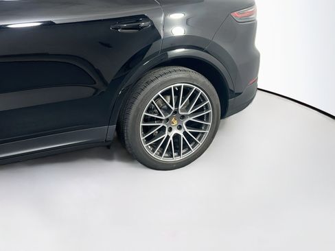 Used 2023 Porsche Cayenne AWD/4WD image 31