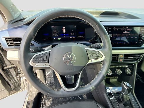 Used 2023 Volkswagen Taos SE w/ Panoramic Sunroof Package FWD image 39