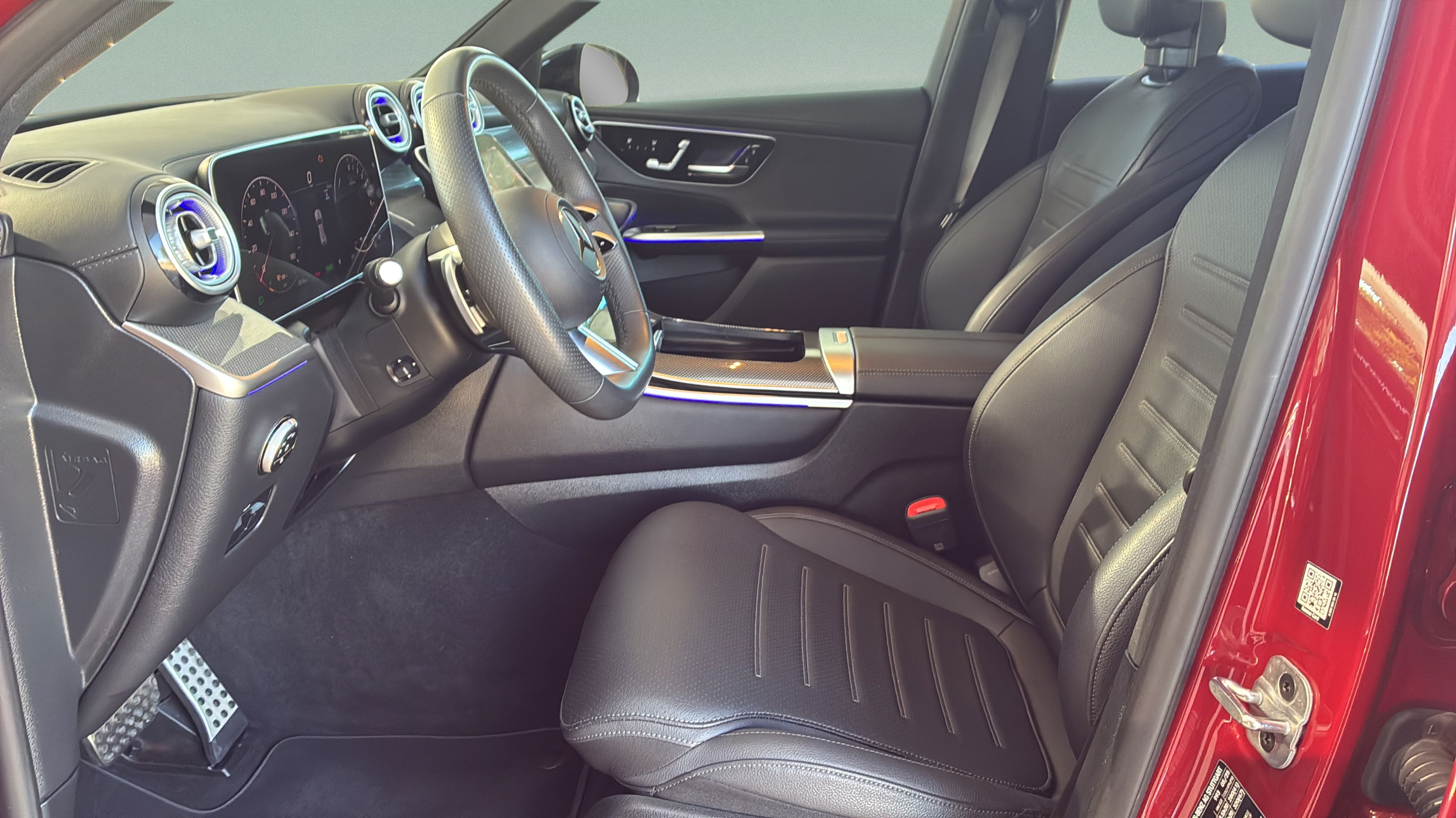 Used 2025 Mercedes-Benz GLC 350e 4MATIC image 13