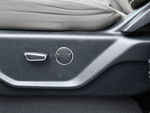 Used 2017 Ford F350 XLT w/ XLT Premium Package image 9