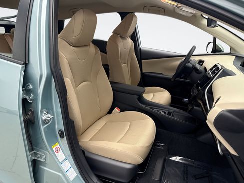 Used 2019 Toyota Prius LE image 16
