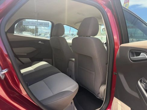 Used 2014 Ford Focus SE FWD image 12