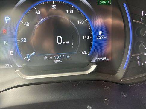 Used 2019 Hyundai Santa Fe SEL image 6