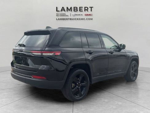 Used 2023 Jeep Grand Cherokee Altitude AWD/4WD image 5