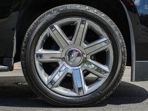 Used 2020 Cadillac Escalade ESV Luxury image 17