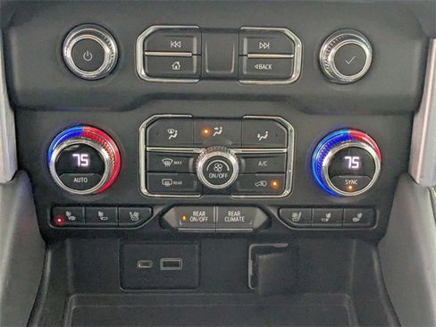 Used 2022 GMC Yukon SLT w/ SLT Luxury Package image 23