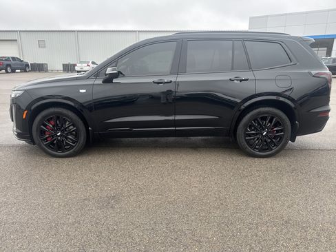 Used 2024 Cadillac XT6 Sport w/ LPO, ONYX Package image 2