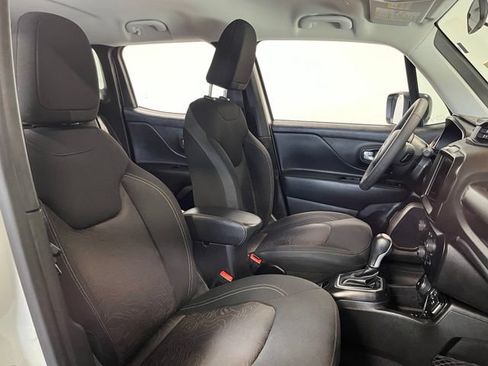 Used 2023 Jeep Renegade Latitude AWD/4WD image 10