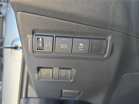 Used 2026 Toyota Corolla Cross LE FWD image 24